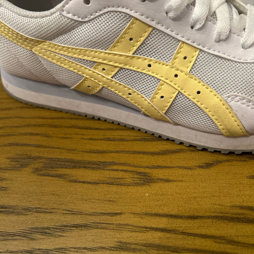 ASICS - Picture 5 of 8